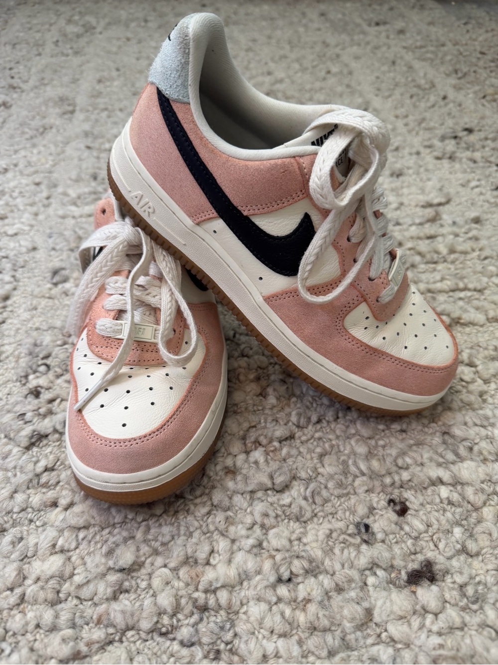 Nike AF1 Sneakers in Pink Suede, White & Black
